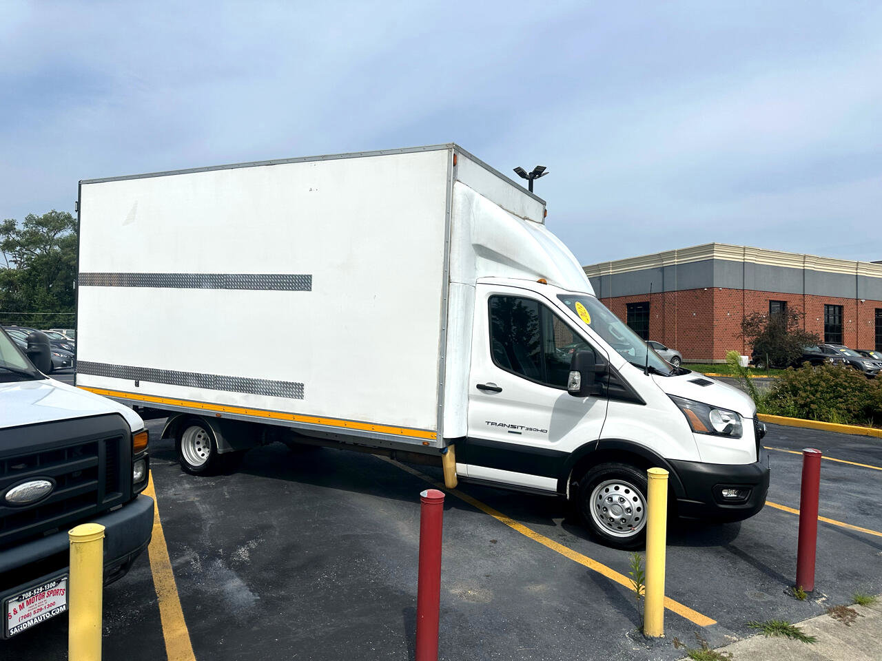Used 2023 Ford Transit 350 DRW image 5
