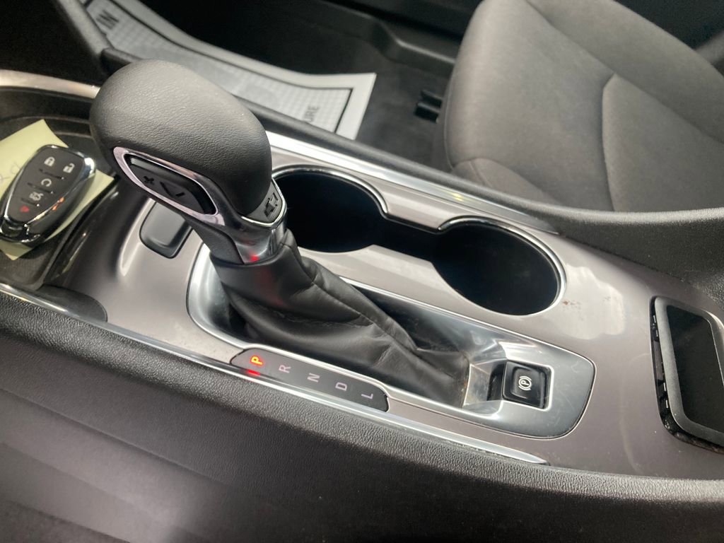 Used 2022 Chevrolet Malibu LT FWD image 31