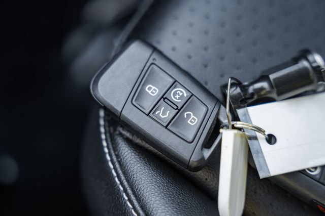 Used 2022 Volkswagen Tiguan SE w/ Panoramic Sunroof Package image 41