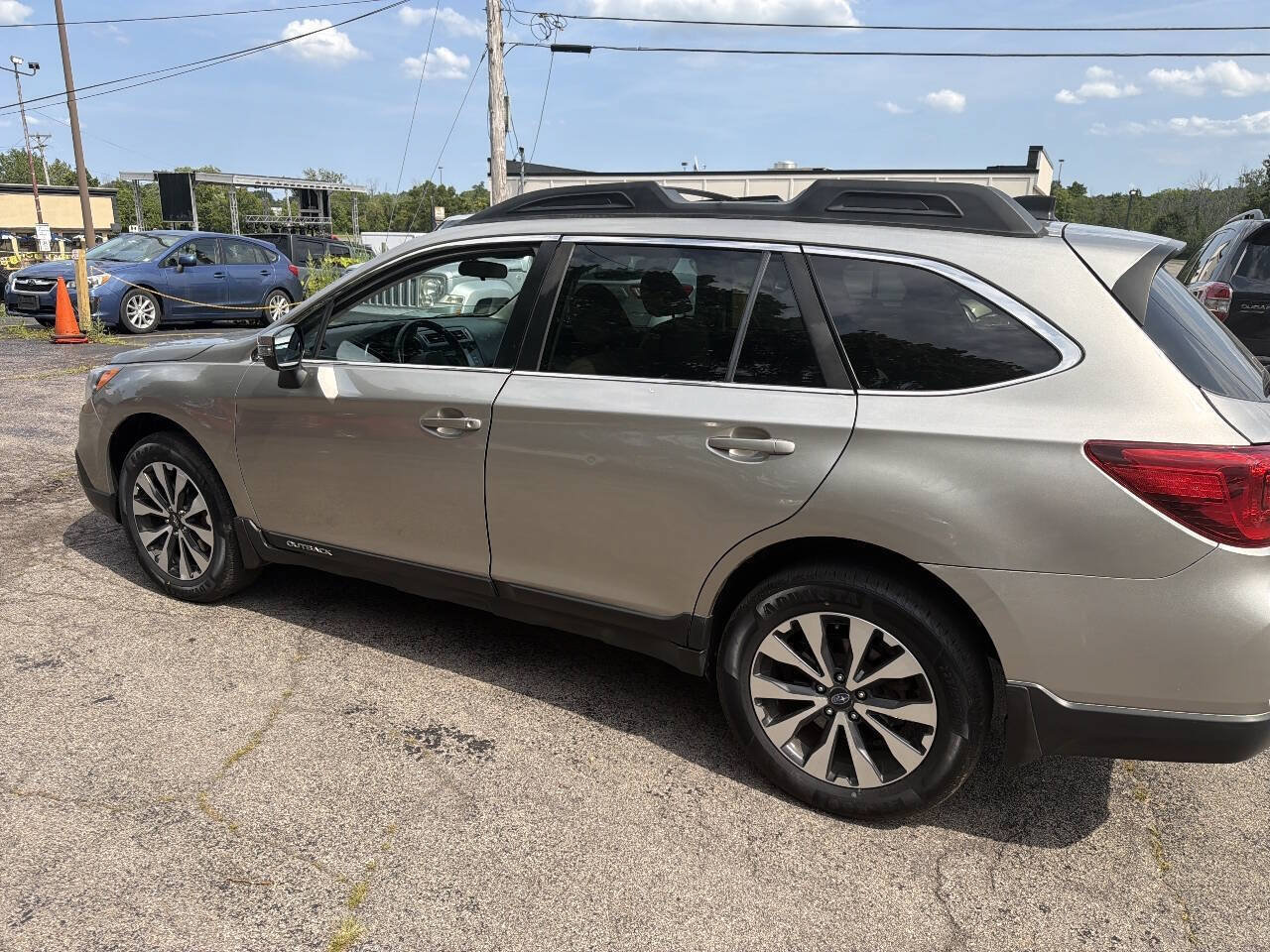 Used 2016 Subaru Outback 2.5i Limited AWD/4WD image 13