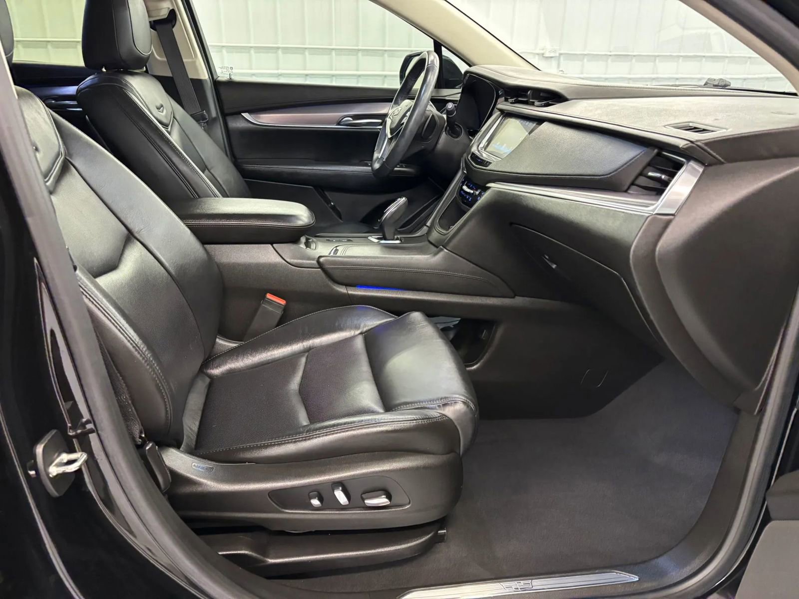 Used 2017 Cadillac XT5 Premium Luxury w/ LPO, Wheel Lock Package image 30