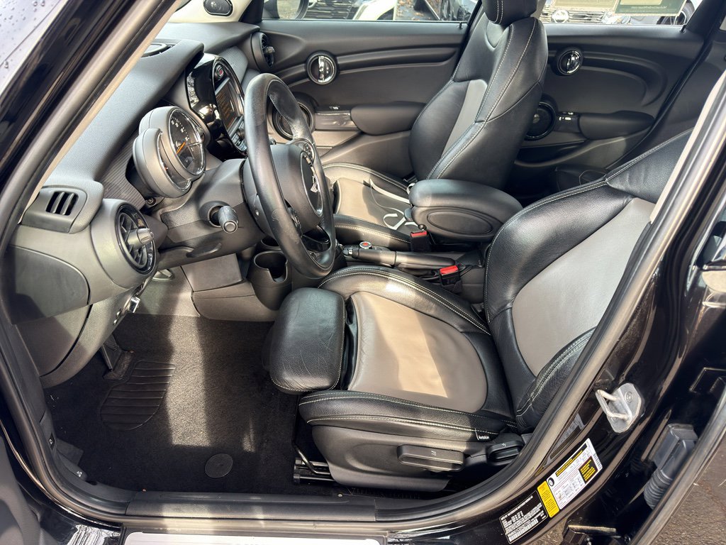 Used 2017 MINI Cooper 4-Door Hardtop image 14