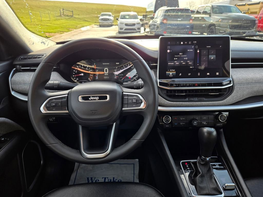 Used 2024 Jeep Compass Latitude AWD/4WD image 17