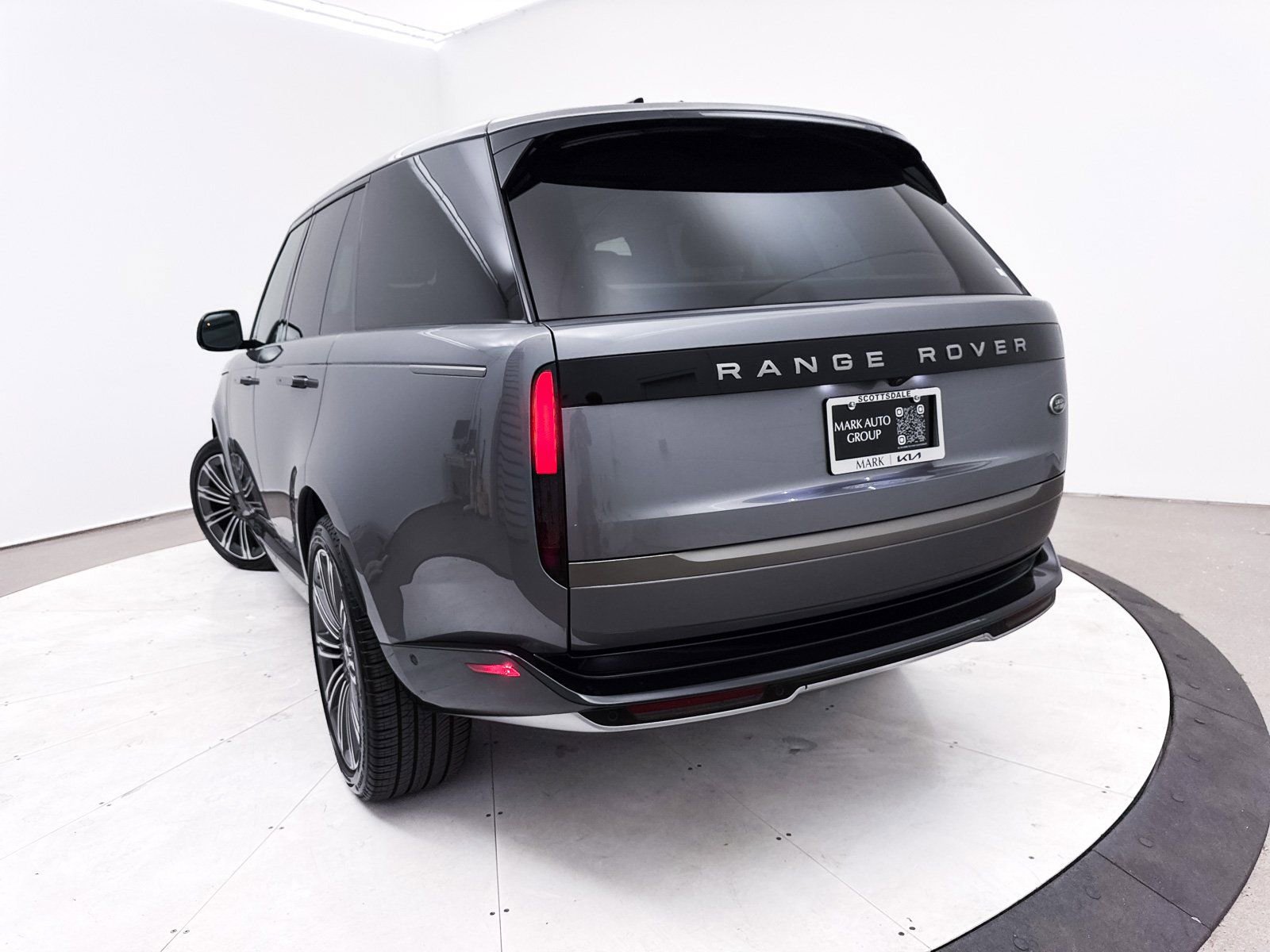 Used 2023 Land Rover Range Rover SE image 9