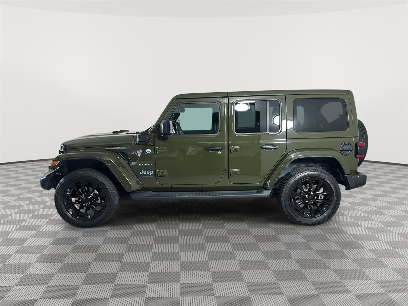 Used 2023 Jeep Wrangler Sahara w/ Cold Weather Group image 4
