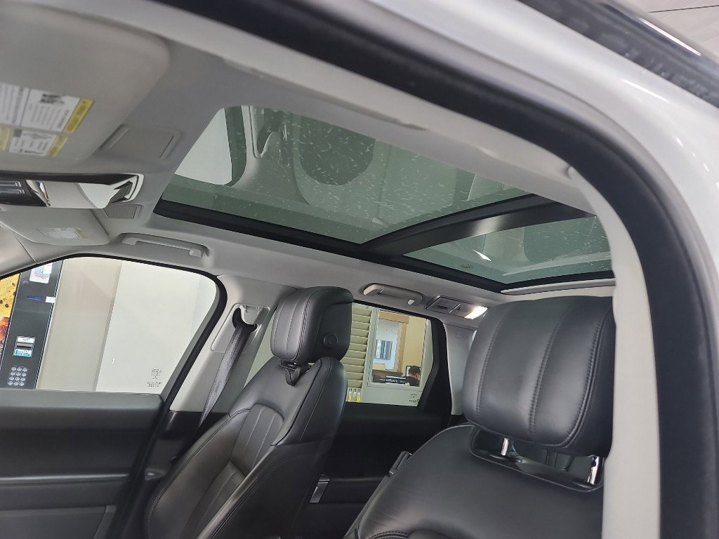 Used 2020 Land Rover Range Rover Sport HSE image 10