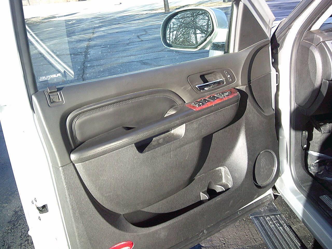 Used 2014 Cadillac Escalade Premium image 4