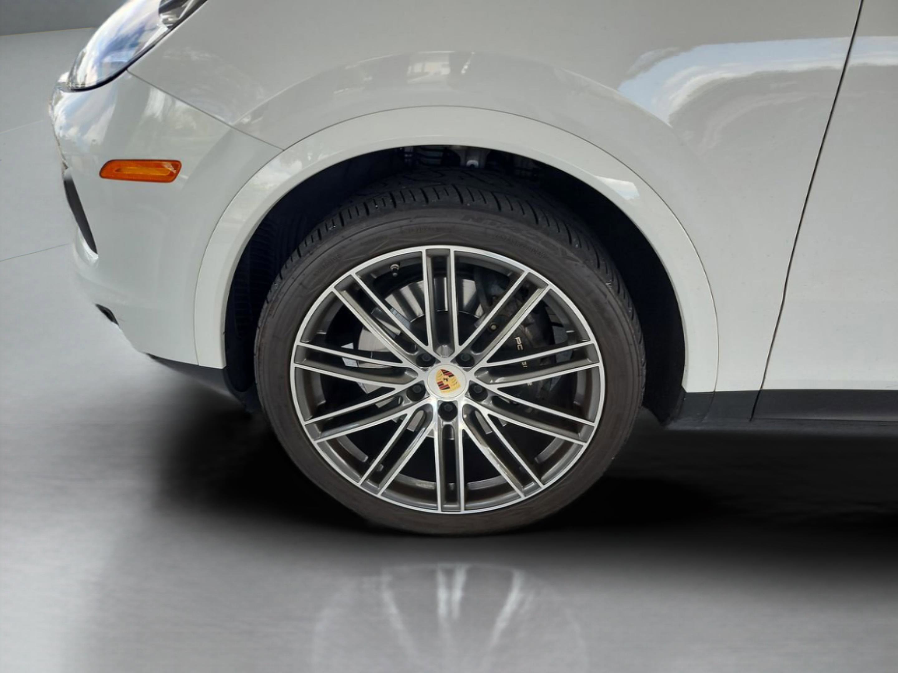 Used 2023 Porsche Cayenne Platinum Edition AWD/4WD image 24