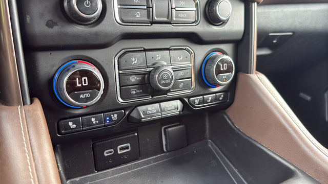 Used 2023 Chevrolet Suburban High Country w/ Advanced Technology Package AWD/4WD image 17
