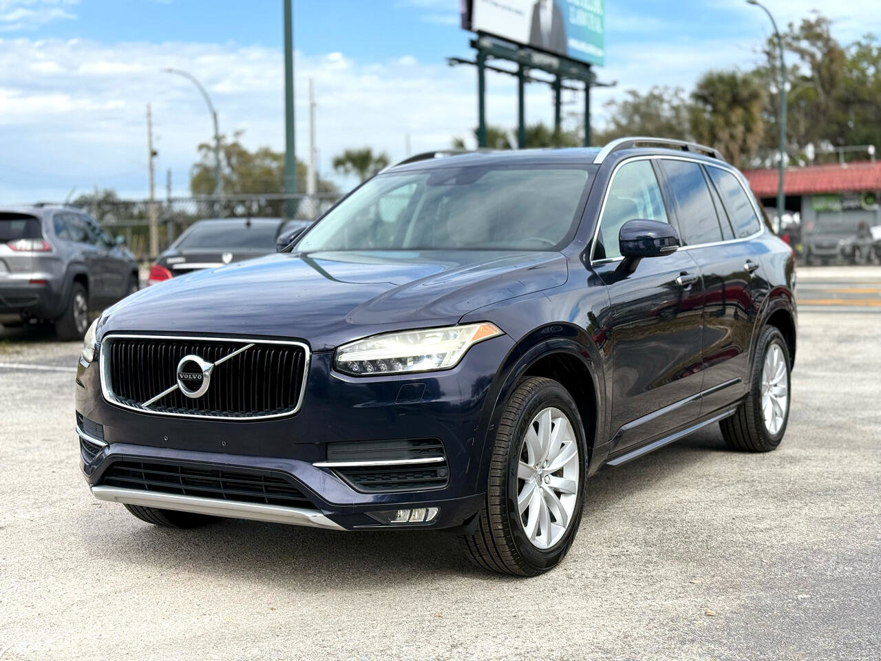 Used 2016 Volvo XC90 T6 Momentum