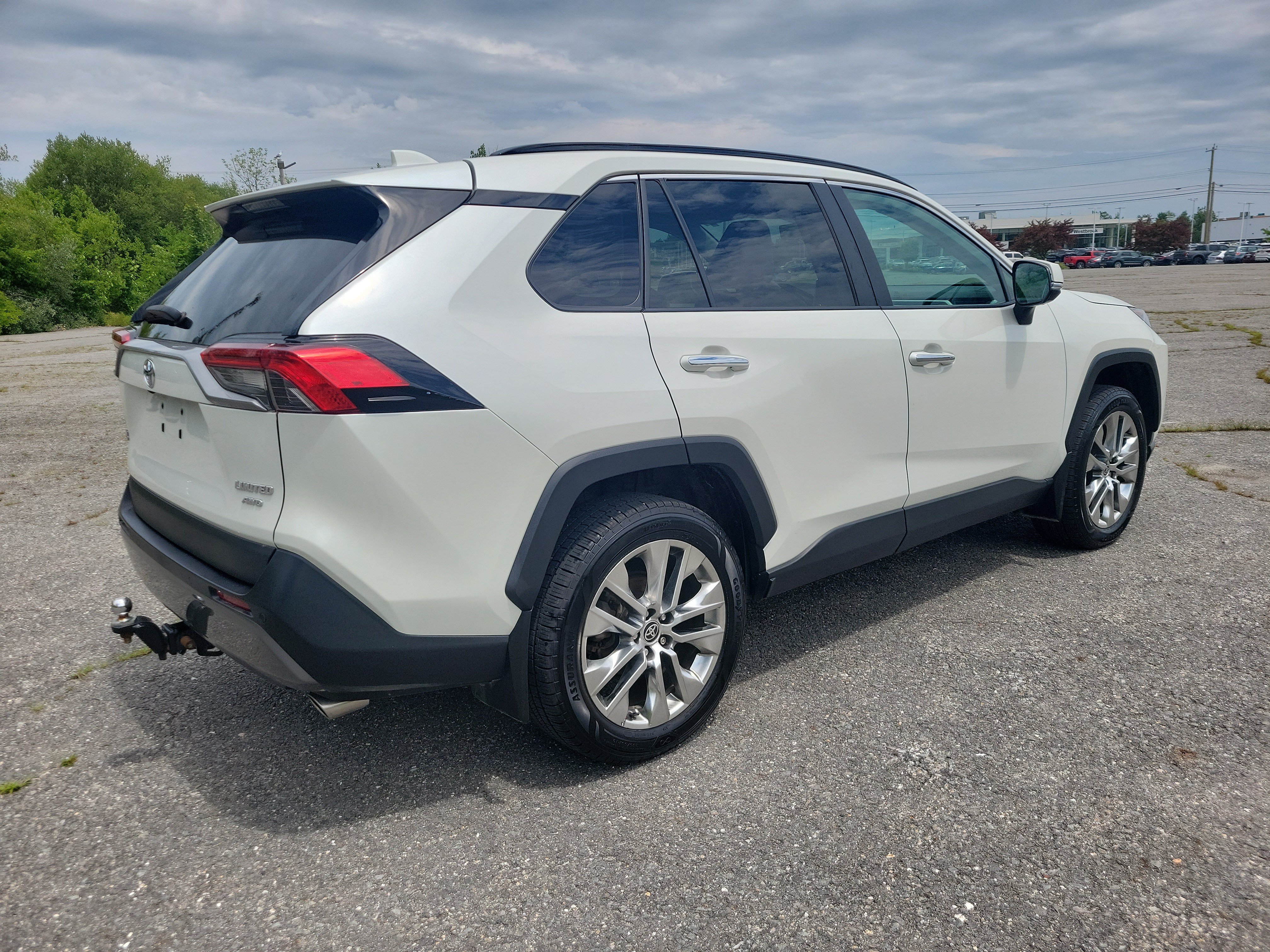 Used 2021 Toyota RAV4 Limited AWD/4WD image 5