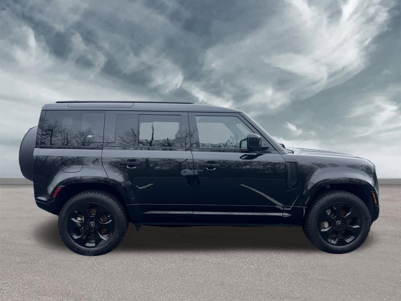 Certified 2023 Land Rover Defender 110 X-Dynamic SE AWD/4WD image 6