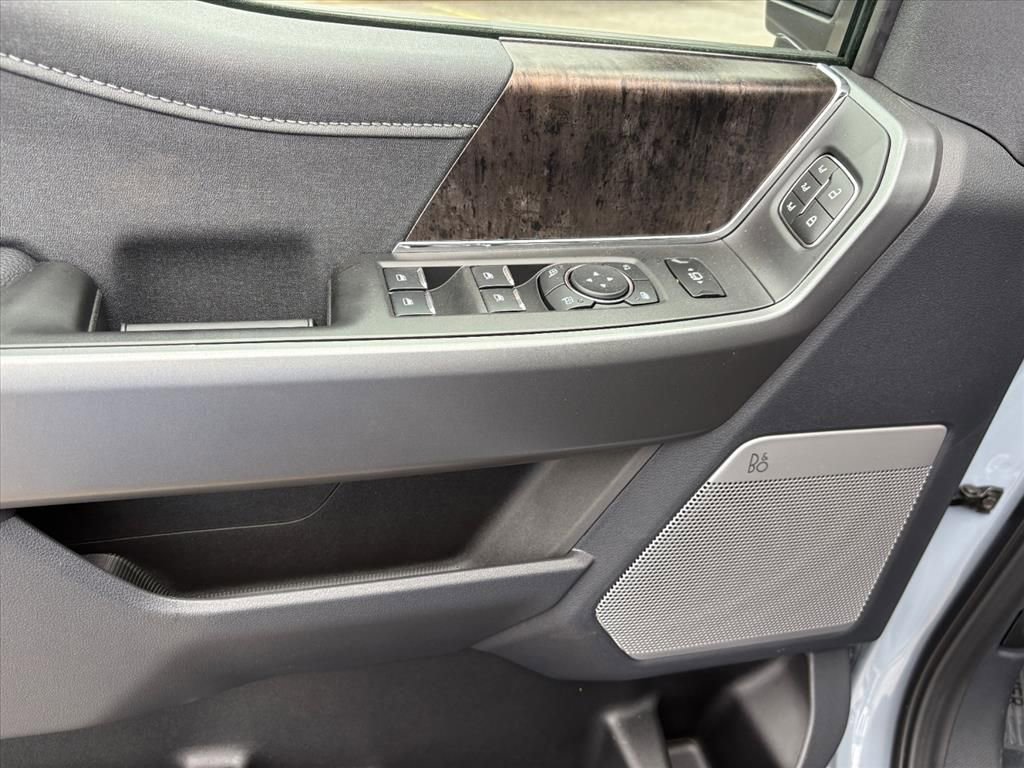 New 2026 Ford F250 Lariat w/ Black Appearance Package image 22