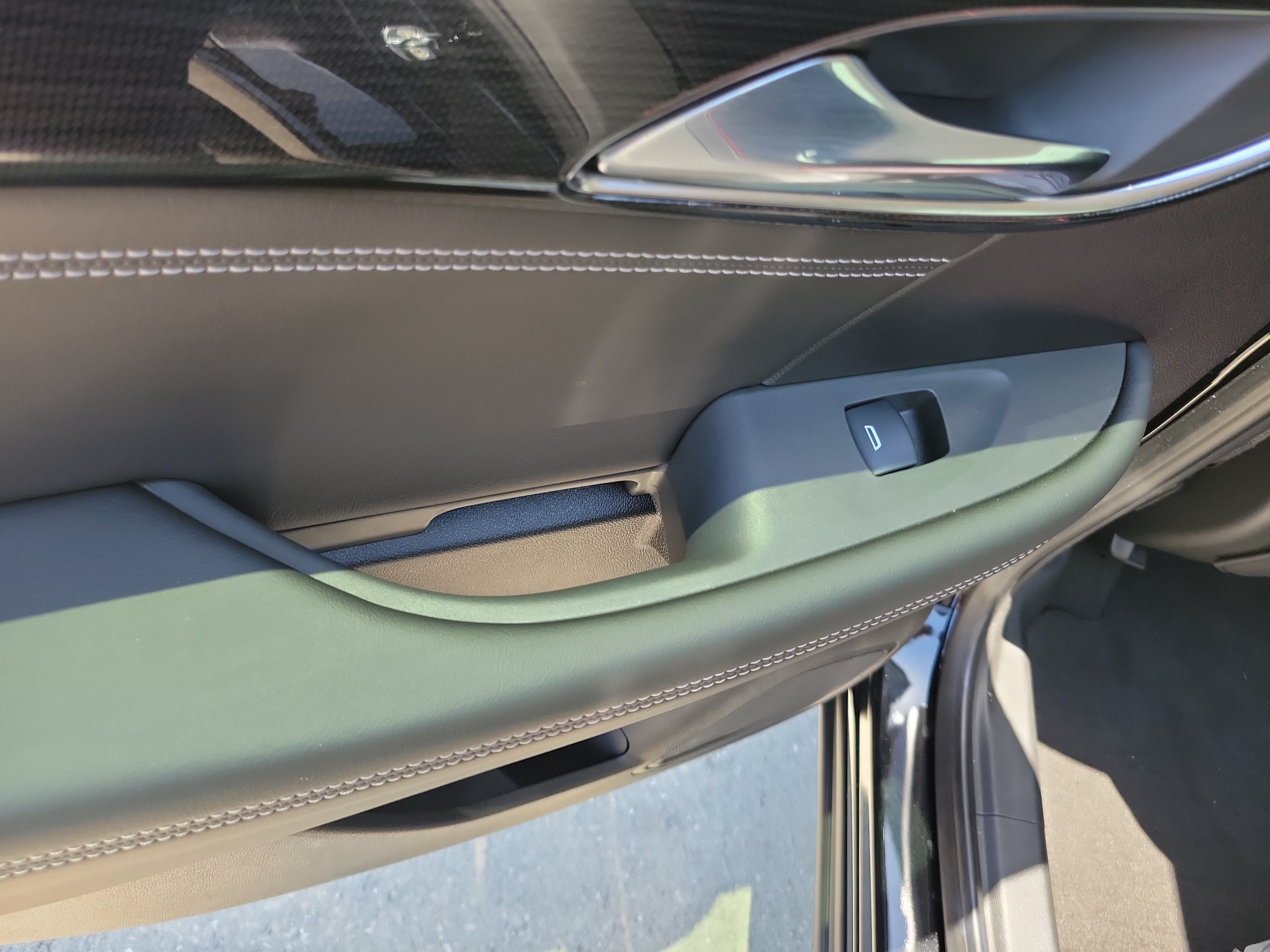 Used 2023 Buick Envision Essence w/ Technology Package I FWD image 18