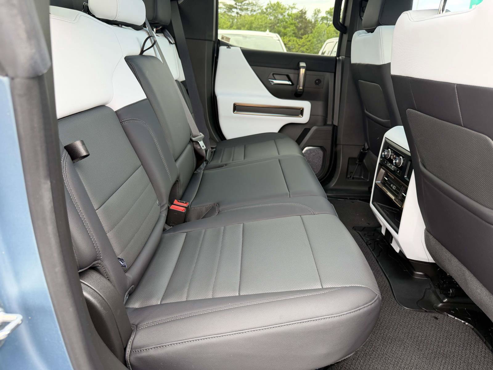 Used 2024 GMC Hummer EV 3X w/ Omega Edition AWD/4WD image 8