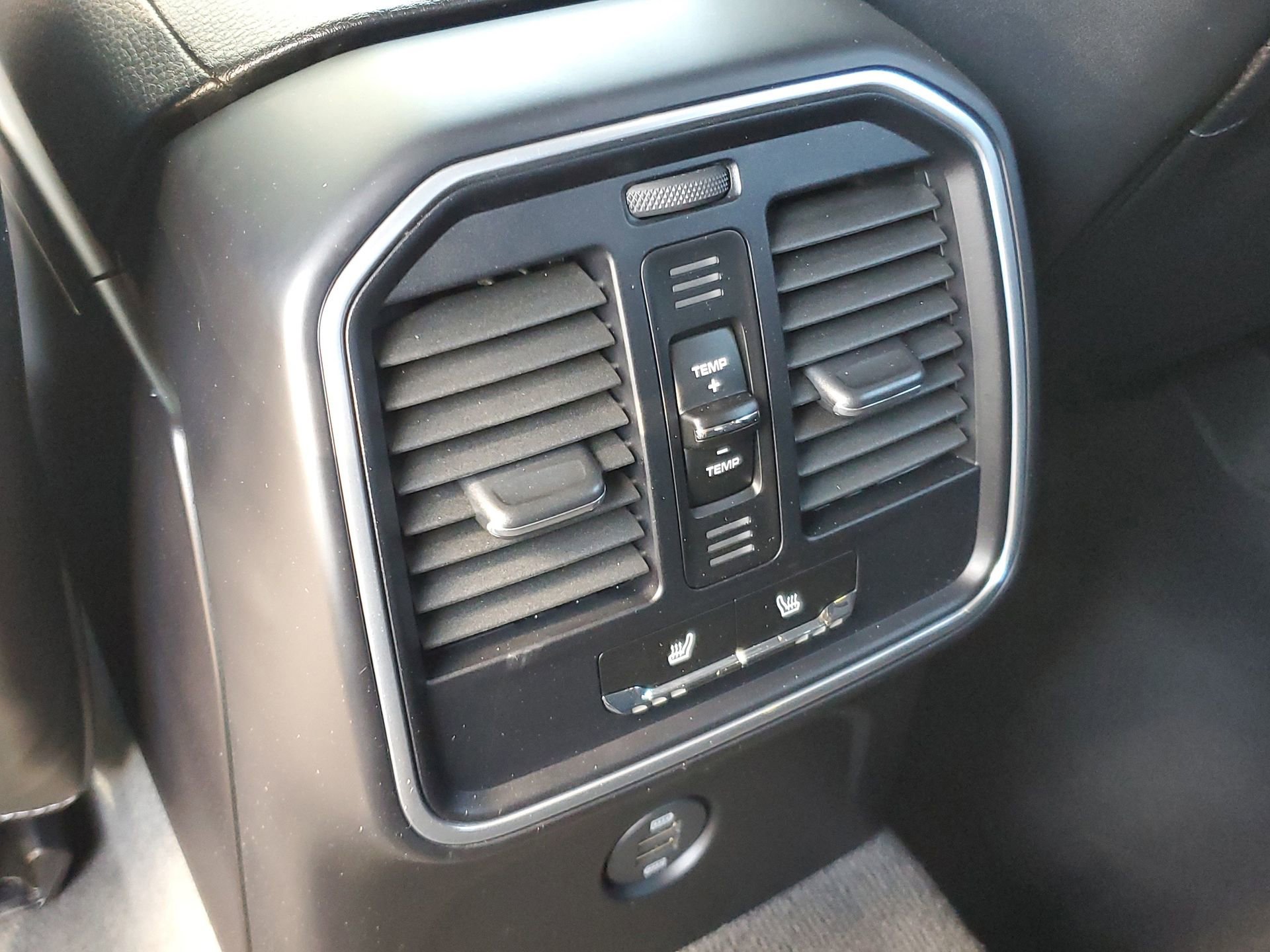 Used 2018 Porsche Macan S image 12