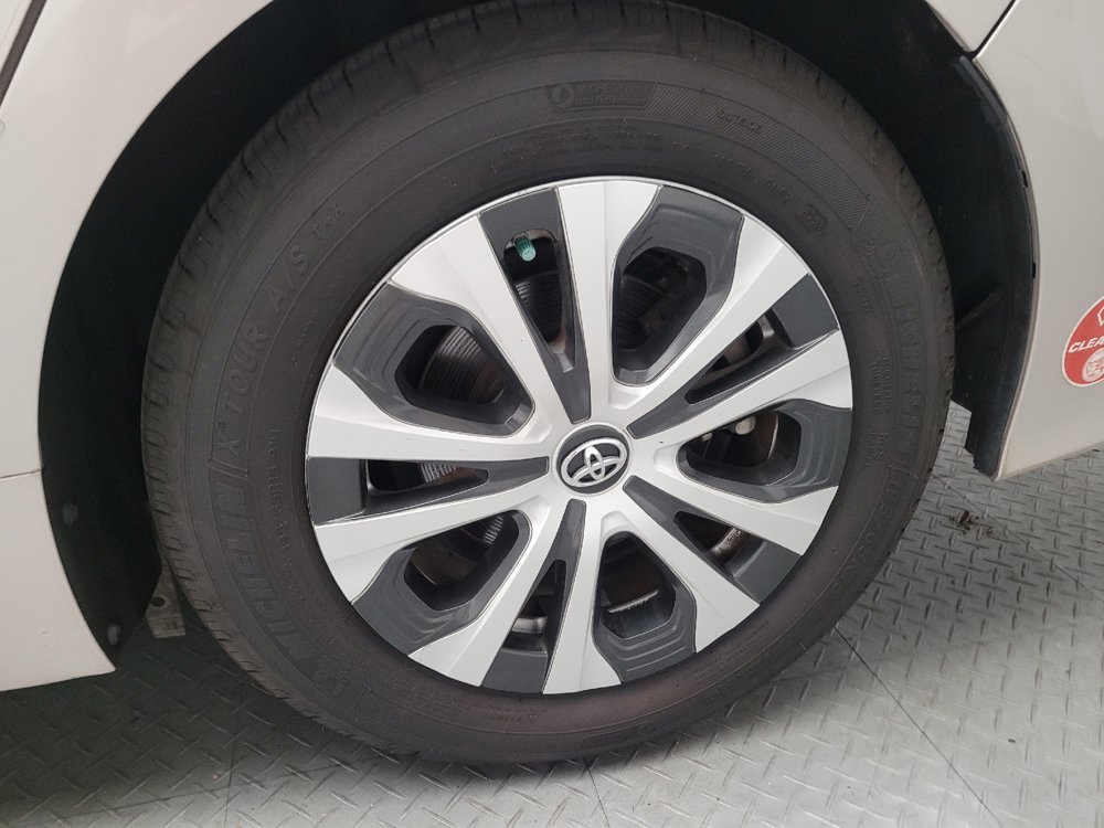 Used 2017 Toyota Prius Prime Plus w/ Carpet Mat Package FWD image 31