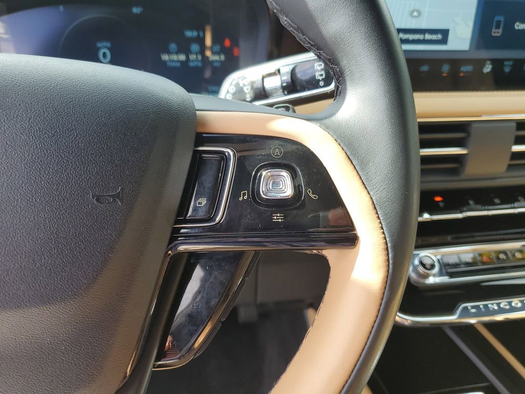 Used 2023 Lincoln Corsair Reserve image 24