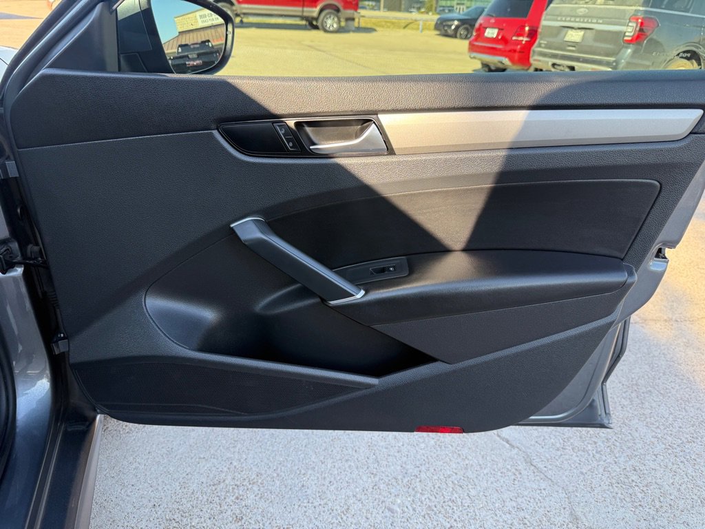 Used 2021 Volkswagen Passat 2.0T SE FWD image 23