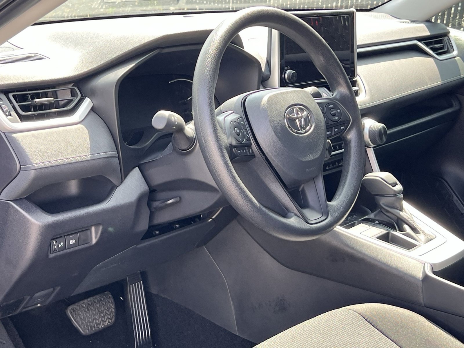 Used 2025 Toyota RAV4 LE FWD image 15