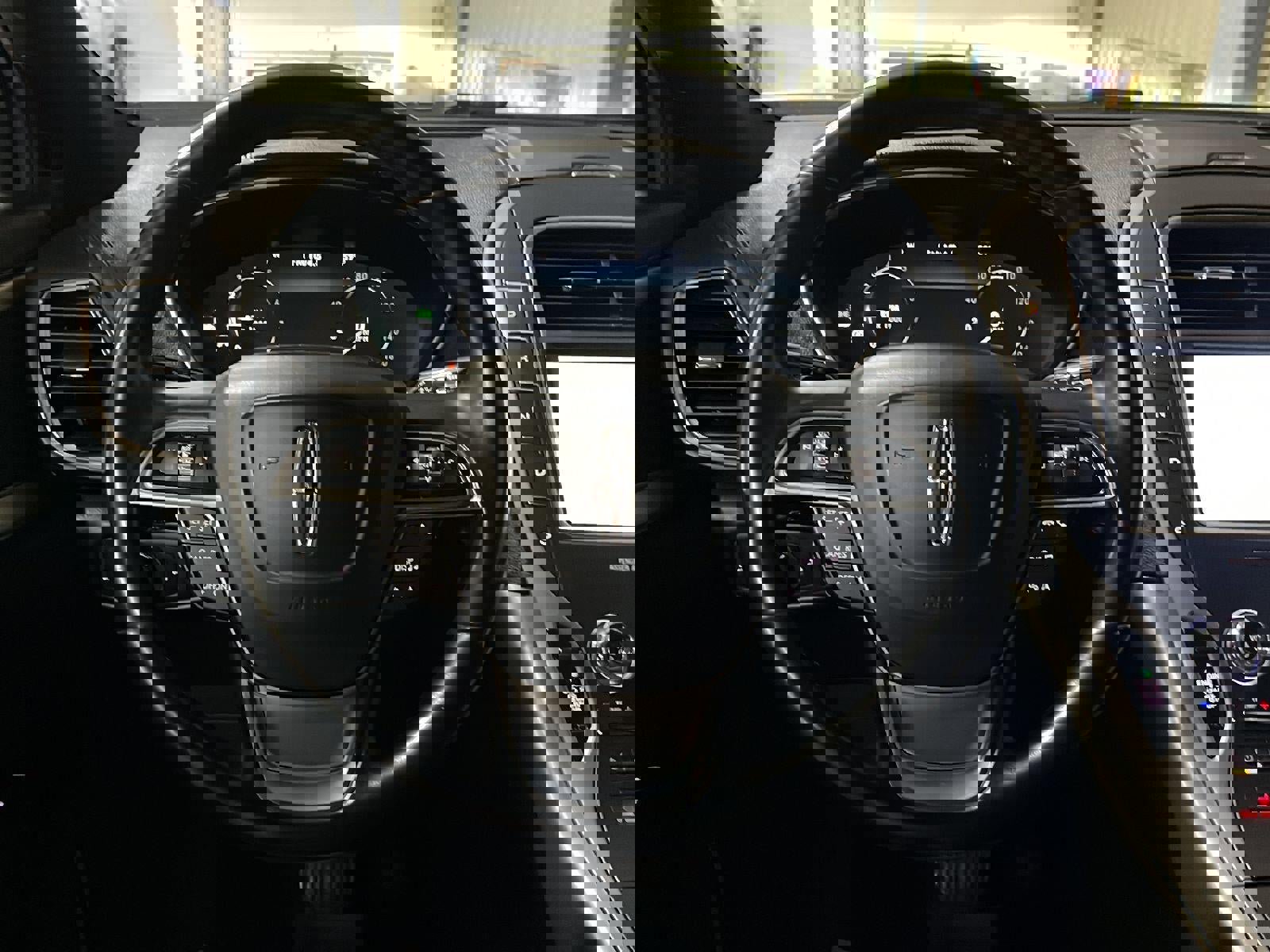 Used 2020 Lincoln Nautilus Standard w/ Equipment Group 101A image 17