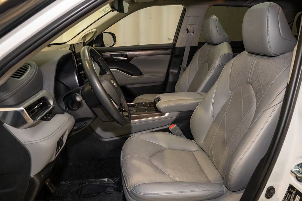 Used 2023 Toyota Highlander Platinum image 13