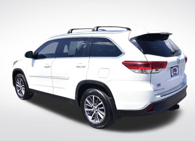 Used 2019 Toyota Highlander XLE image 3