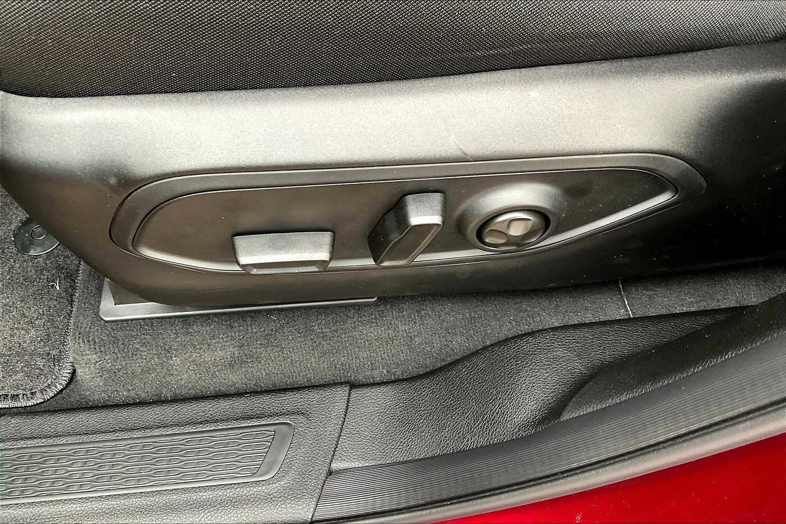 New 2025 Jeep Grand Cherokee Laredo X w/ Luxury Tech Group I image 16