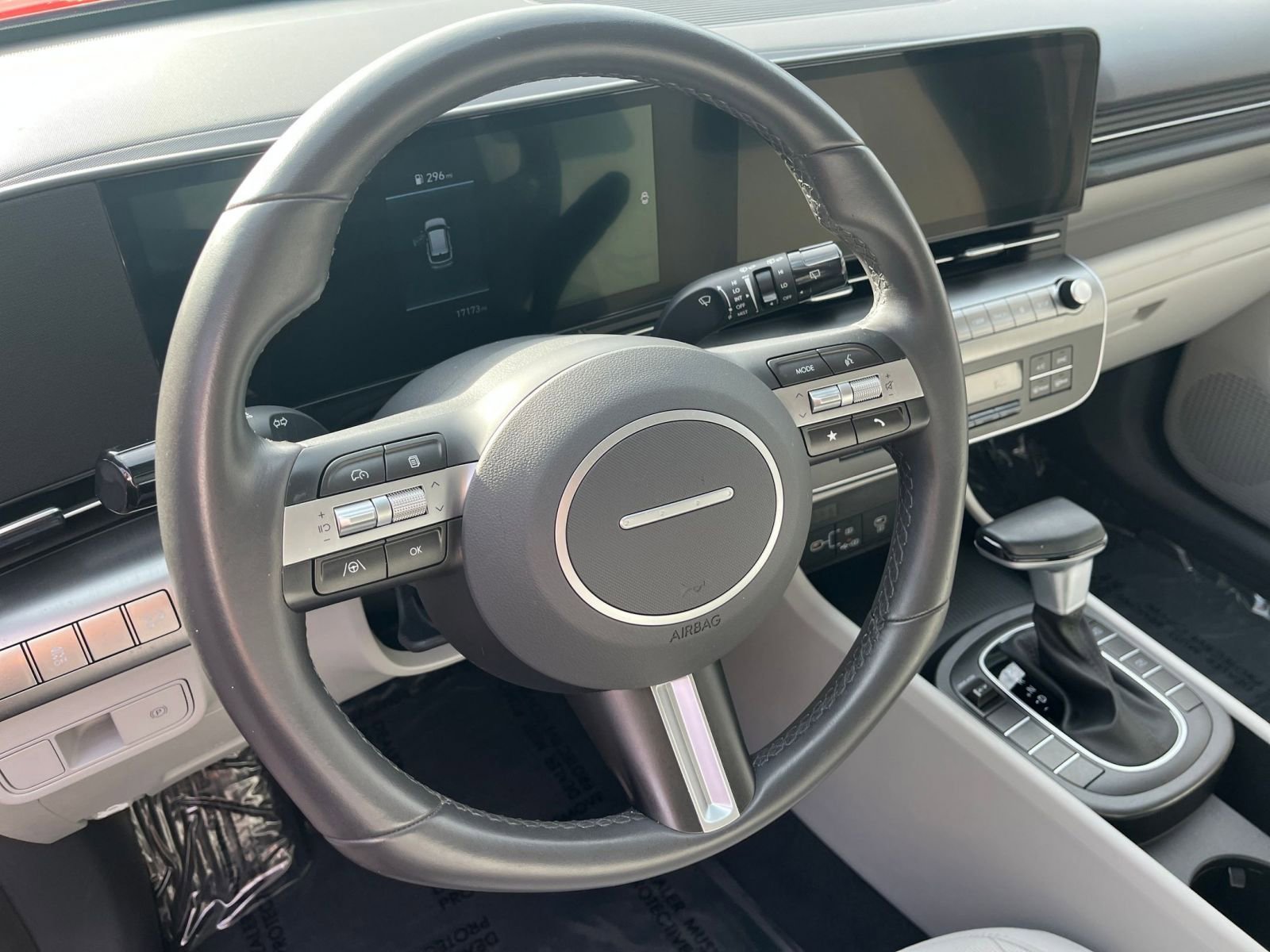 Used 2025 Hyundai Kona SEL image 28