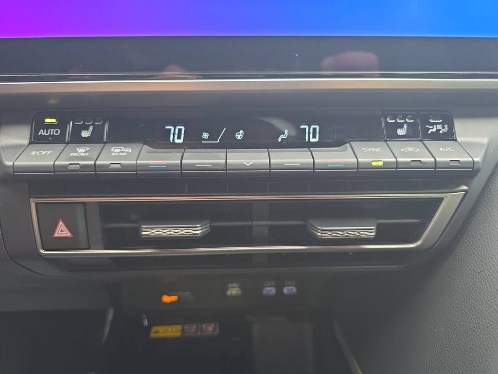 Used 2025 Toyota Camry XSE FWD image 30