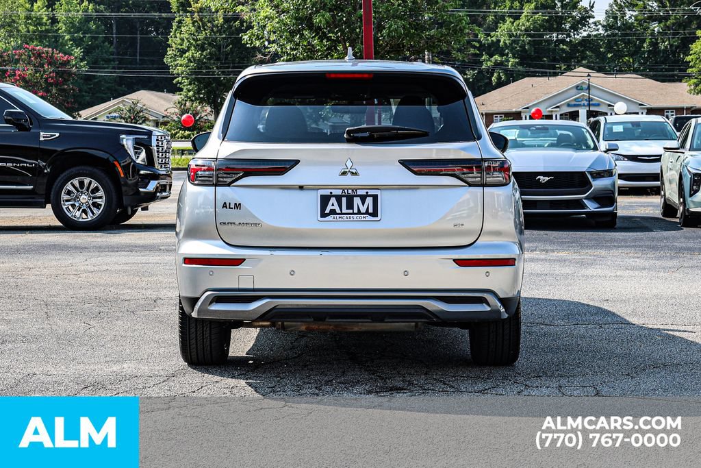 Used 2025 Mitsubishi Outlander SE FWD image 11