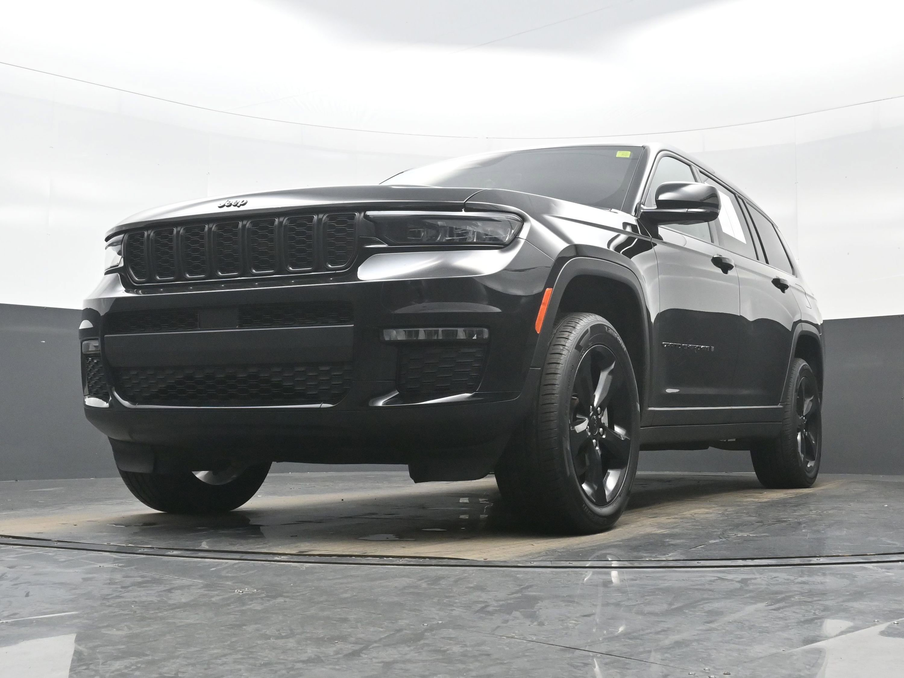 Used 2025 Jeep Grand Cherokee L Limited w/ Black Appearance Package image 26