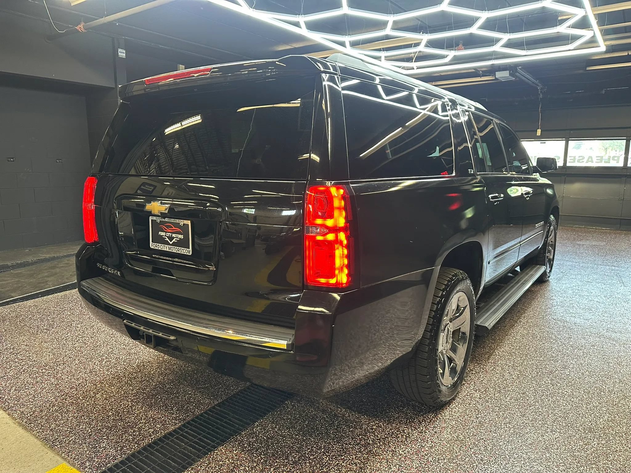 Used 2016 Chevrolet Suburban LTZ AWD/4WD image 6