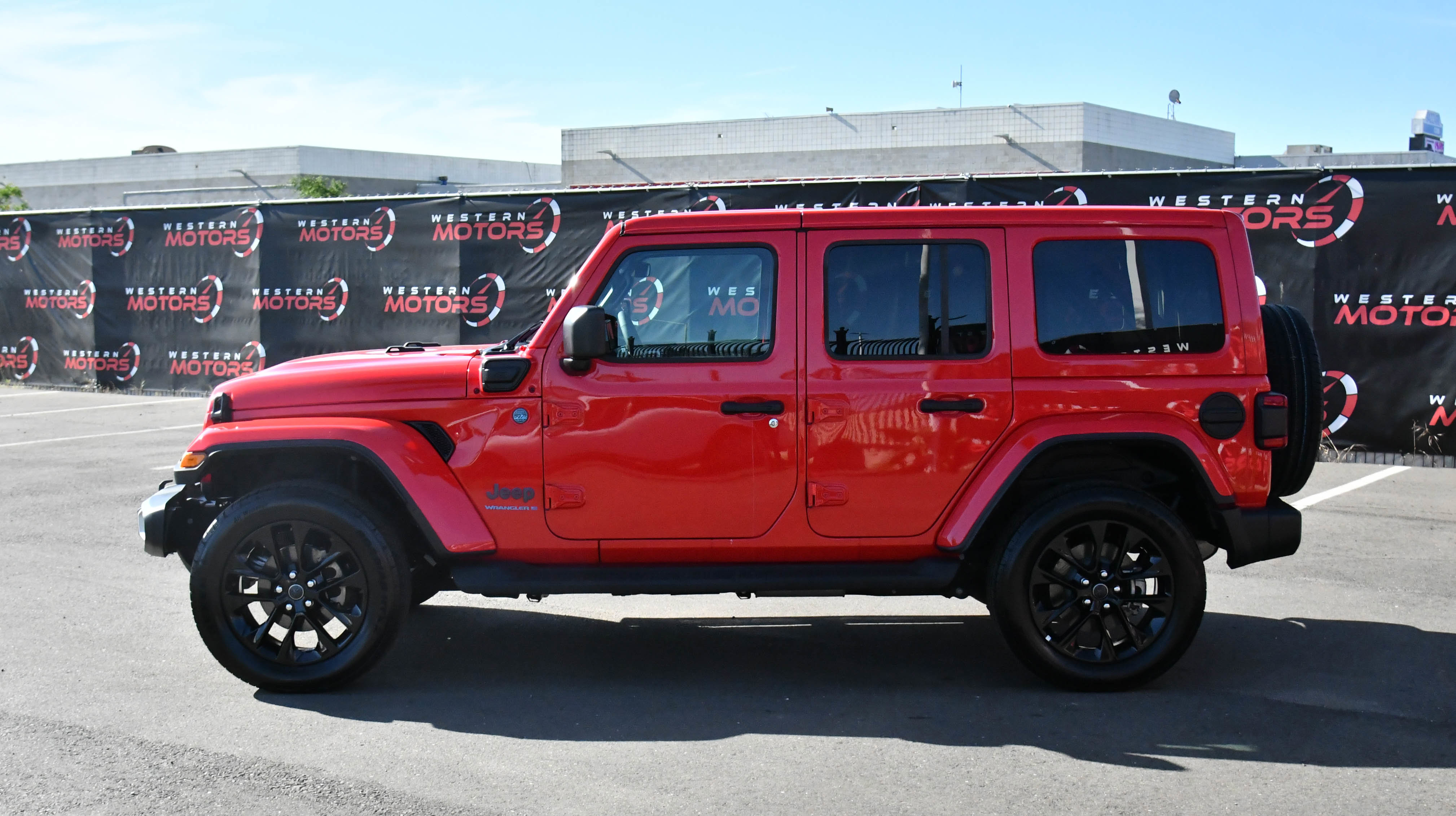 Used 2025 Jeep Wrangler Sahara image 4