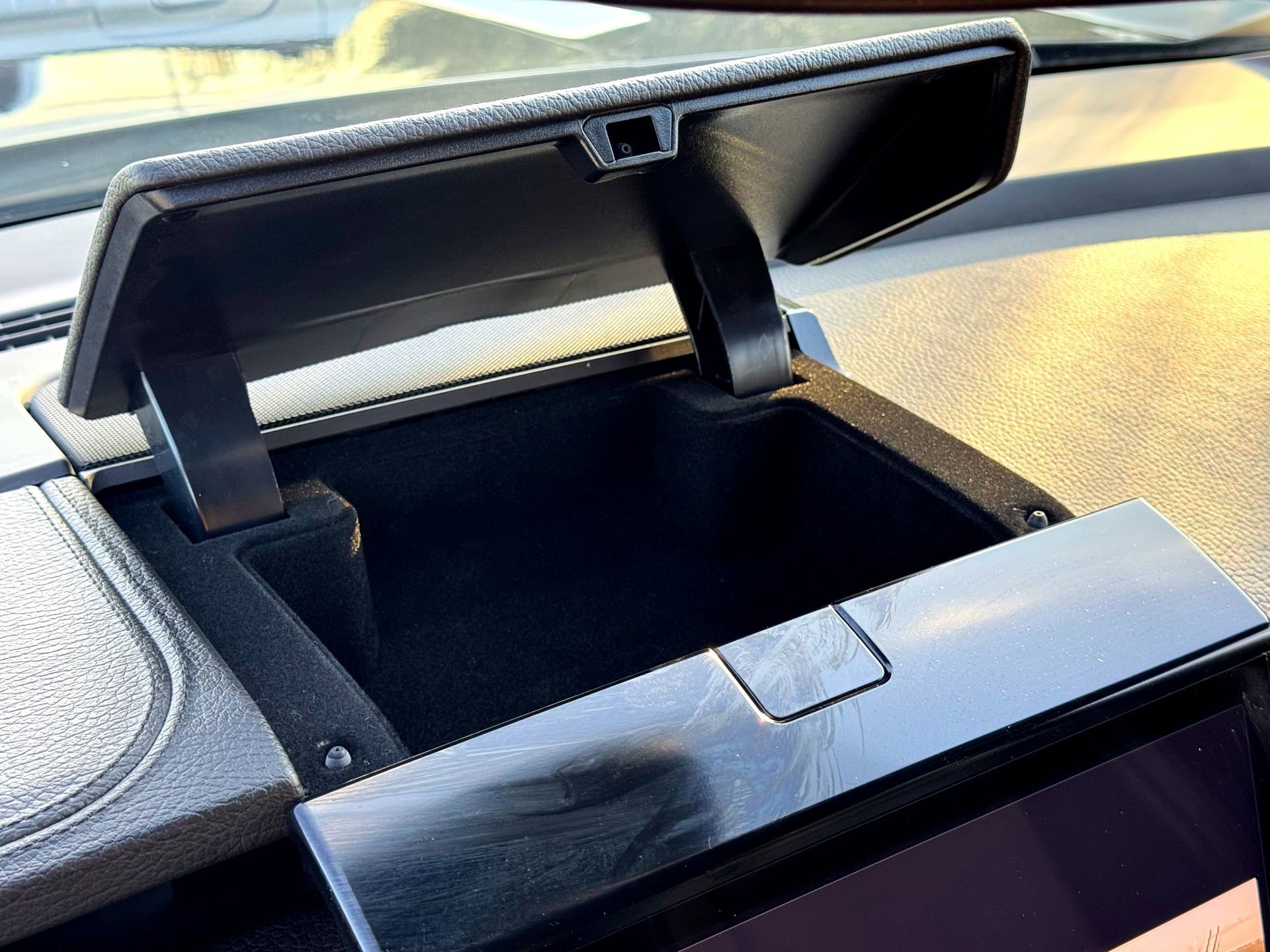 Used 2025 GMC Yukon Denali image 34