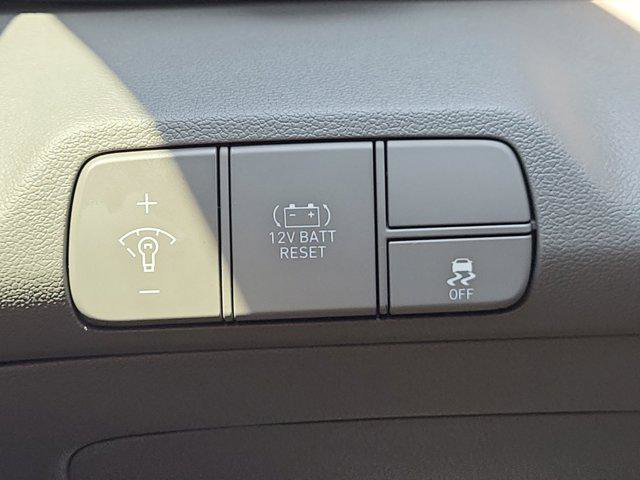 New 2025 Hyundai Elantra SEL FWD image 12
