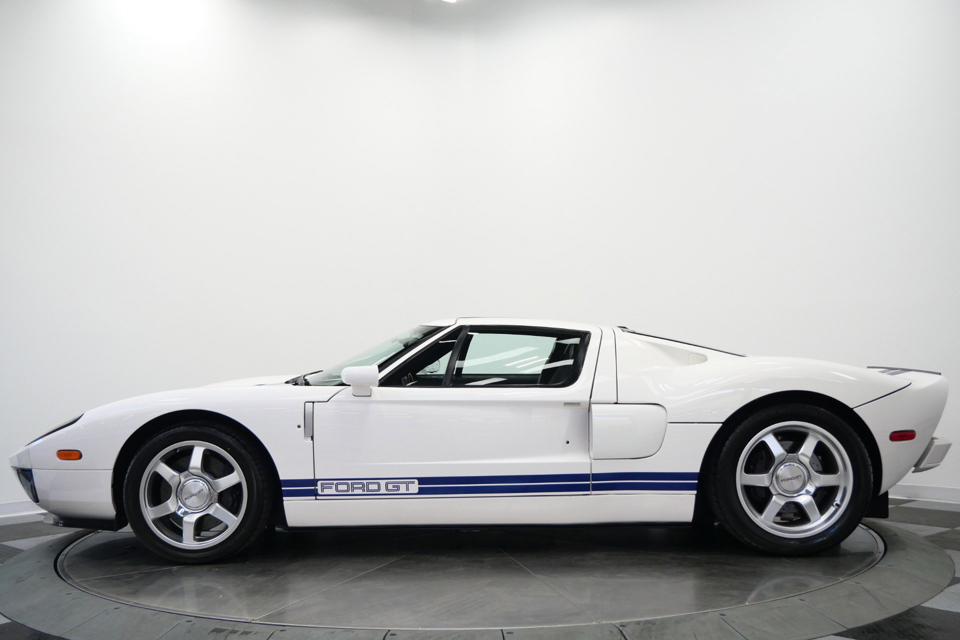 Used 2005 Ford GT image 53