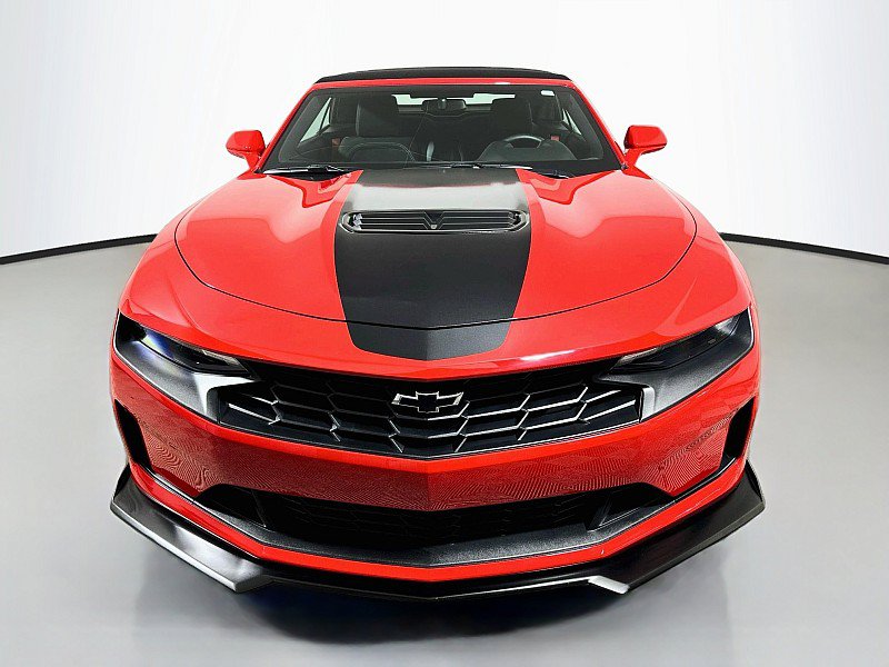 Used 2022 Chevrolet Camaro LT RWD image 2