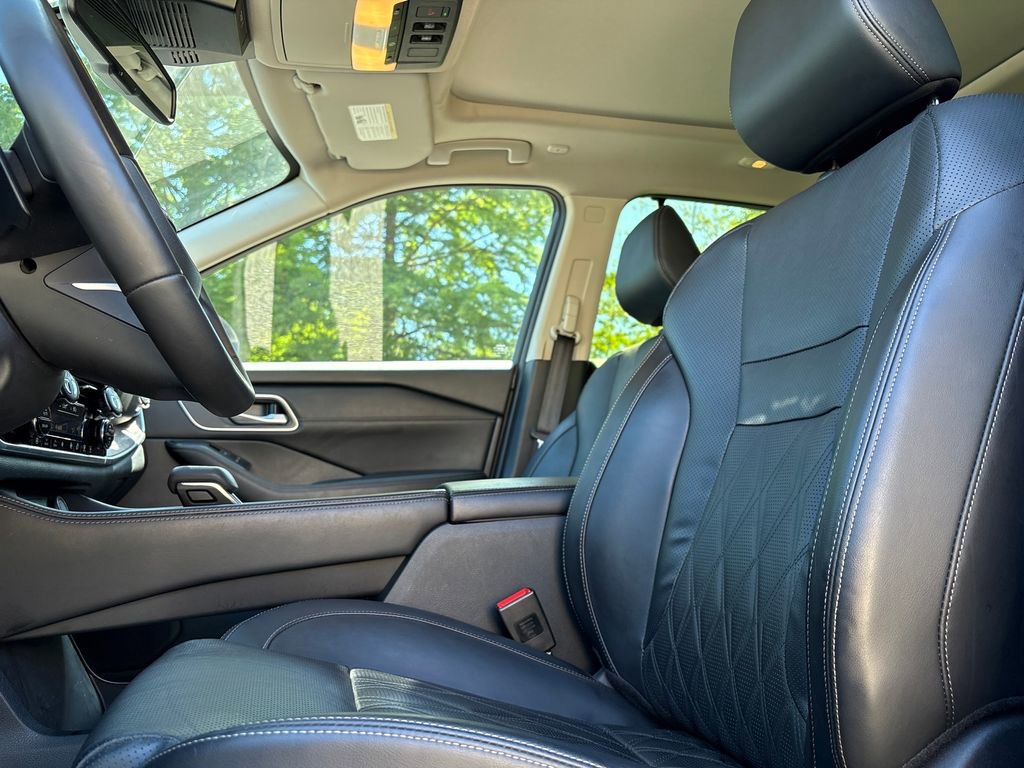 Certified 2024 Nissan Rogue Platinum w/ Platinum Premium Package FWD image 4