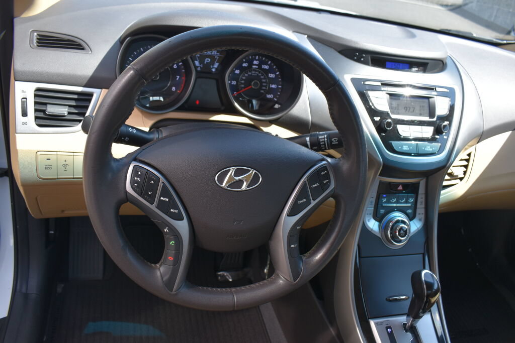 Used 2013 Hyundai Elantra Limited FWD image 9