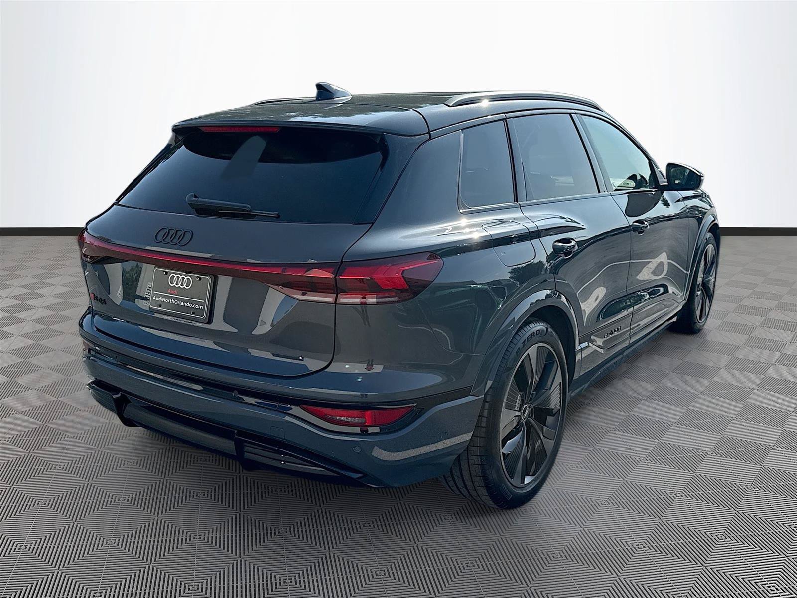 Certified 2025 Audi SQ6 e-tron Prestige w/ Black Edition One AWD/4WD image 7