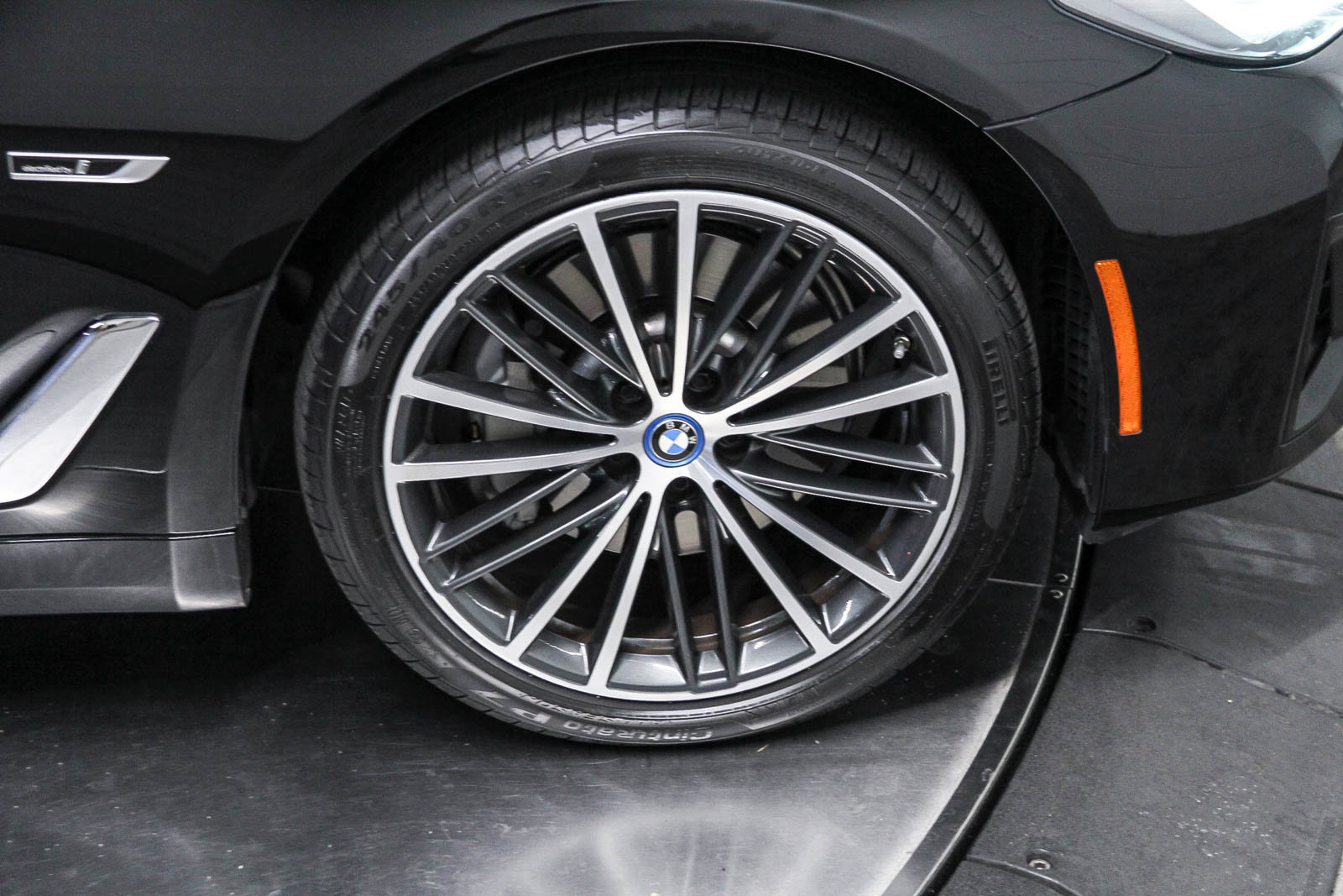 Certified 2023 BMW 530e w/ Convenience Package image 9