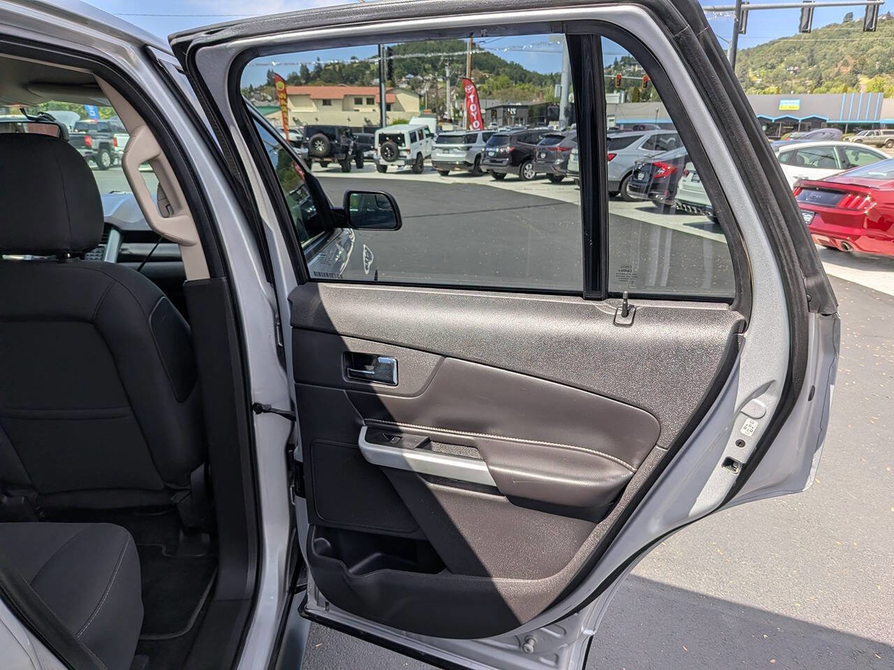 Used 2013 Ford Edge SE FWD image 23