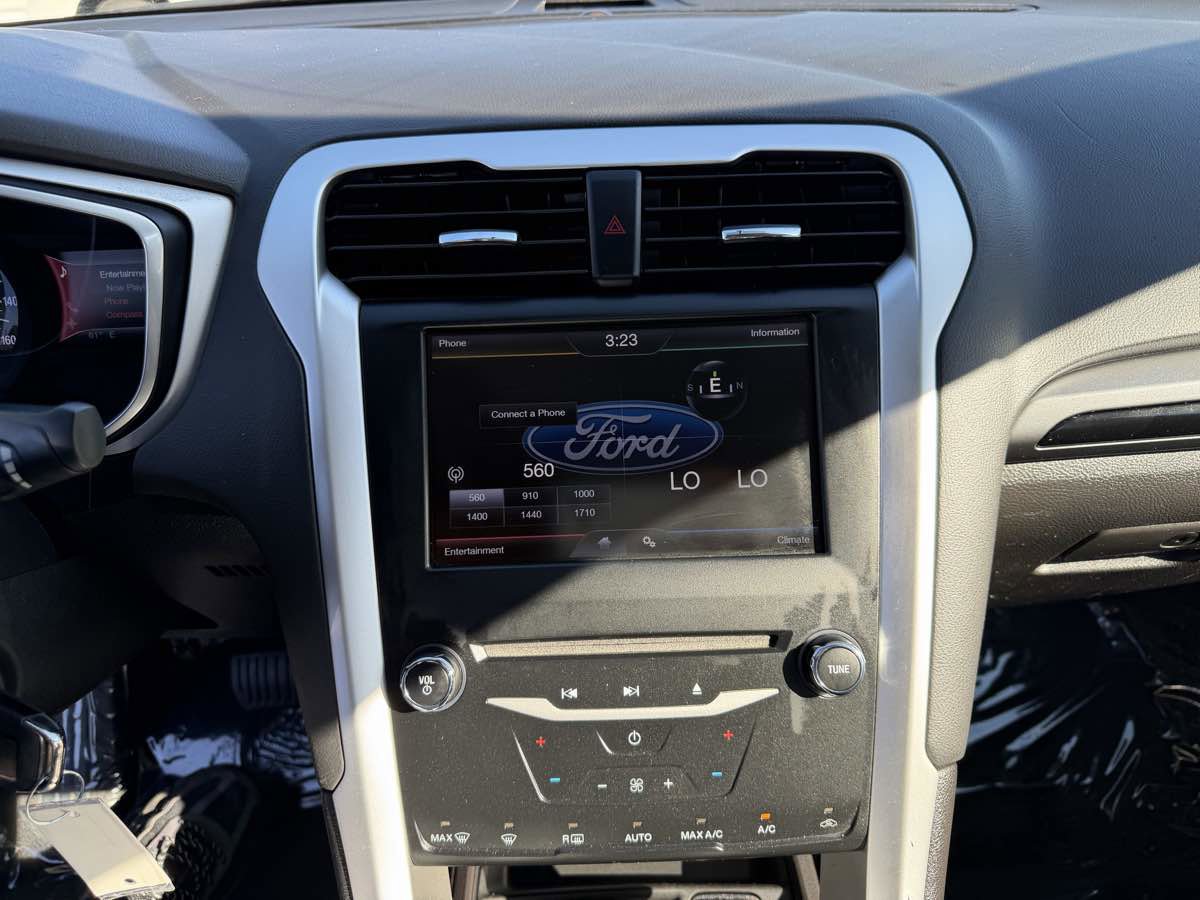 Used 2014 Ford Fusion SE image 17