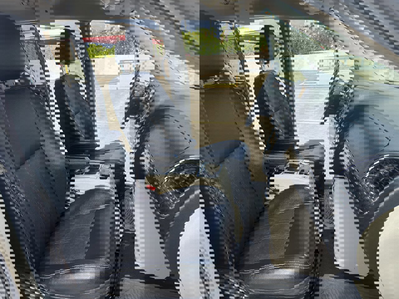 Used 2015 Chrysler Town & Country Touring image 11