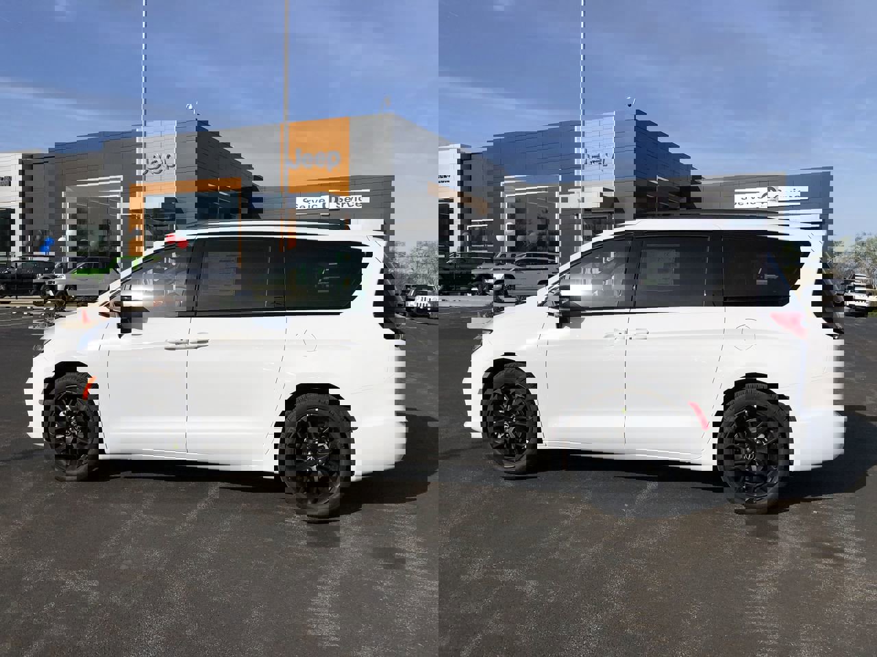 New 2026 Chrysler Pacifica Select image 11