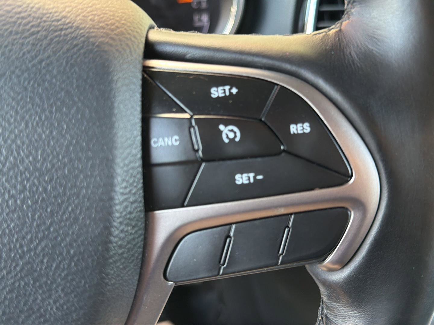 Used 2020 Jeep Grand Cherokee Altitude RWD image 24