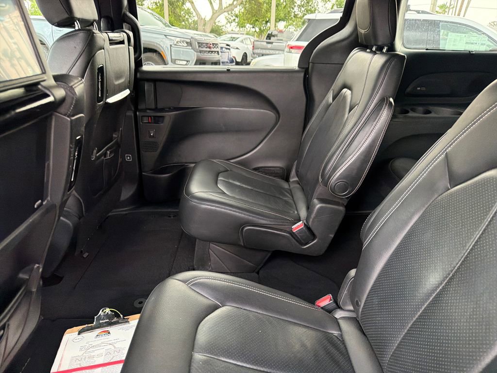Used 2020 Chrysler Pacifica Touring-L Plus w/ Advanced Safetytec Group FWD image 30