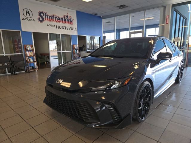 Used 2025 Toyota Camry SE image 1