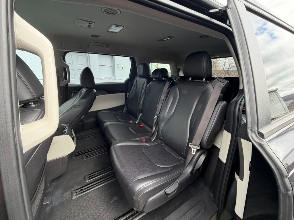 Used 2022 Kia Carnival LX FWD image 10